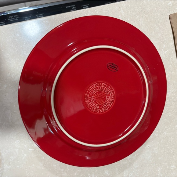Set of 4 Longaberger vibrant red dinner plates - Picture 2 of 2